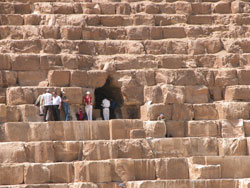 Современный вход в пирамид Хеопса
